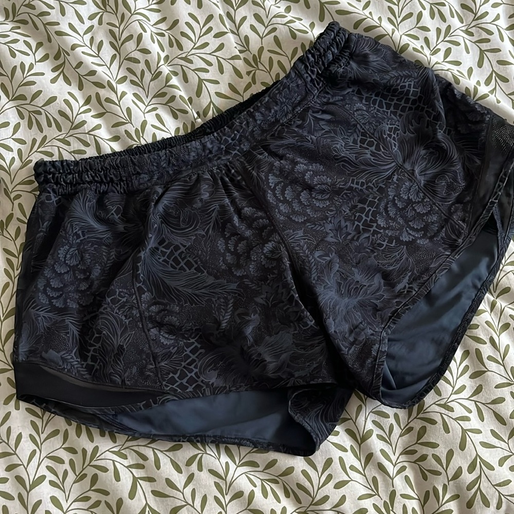 Lululemon Hotty Hot Lined Short 4”